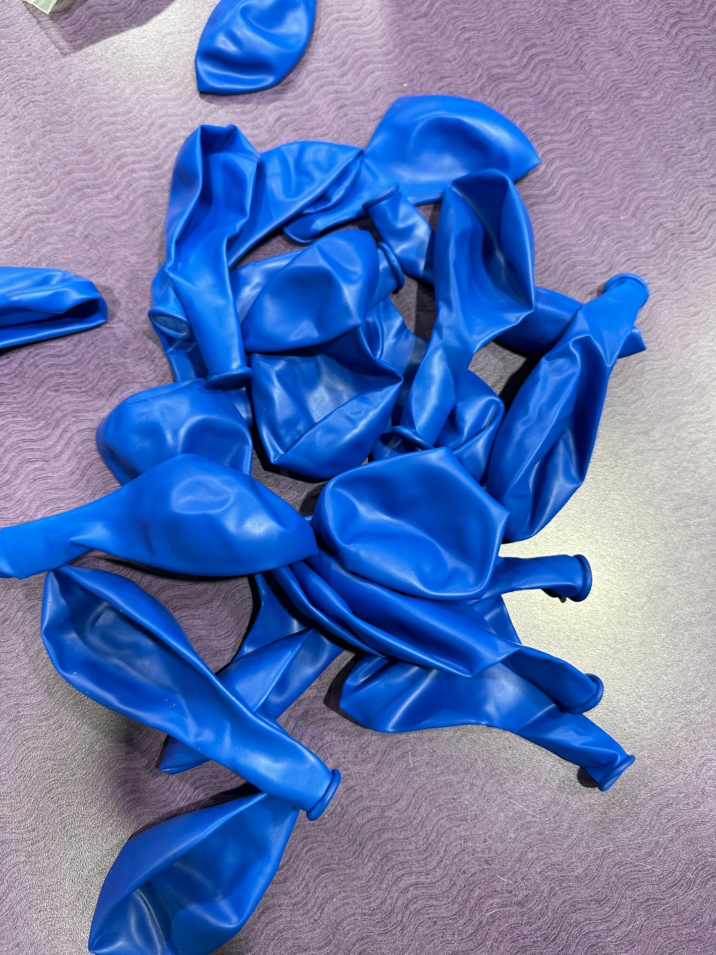 11" Latex - Neon Blue