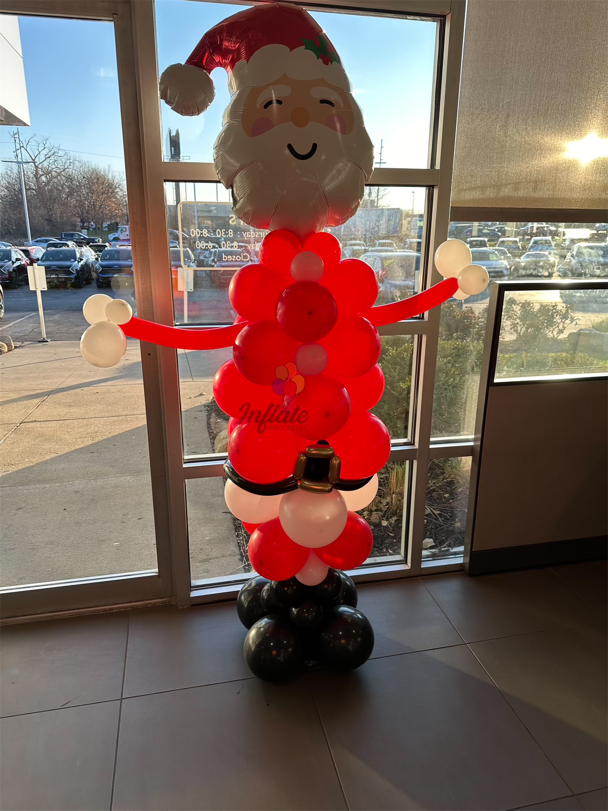 Santa Sculpture – Inflate Balloons