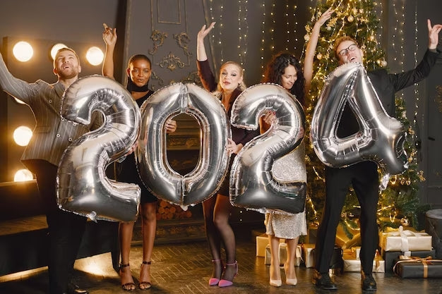 2024 Number Set Midsize Inflate Balloons   Male Female Friends Standing With Balloons 2024 New Year S Celebration 690749 2796 1aca3bab 3304 4bbe 873b 192382f2037d 