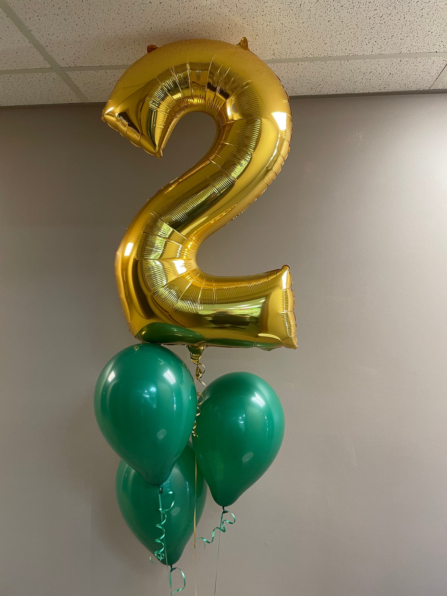 Large Traditional Gold Numbers – Inflate Balloons